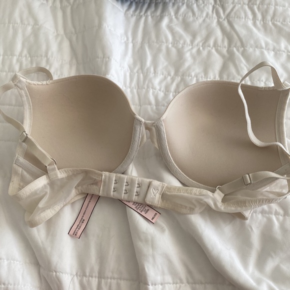 Victoria Secret Push Up Bra - Picture 2 of 3
